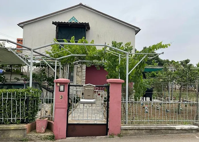 Apartman Pcelica * Póla