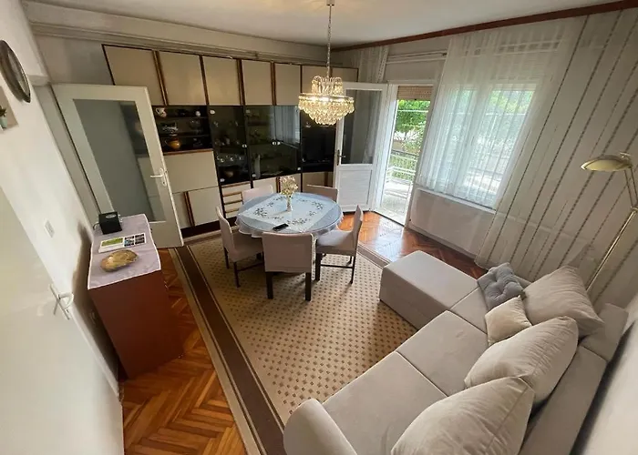 Apartman Pcelica * Póla