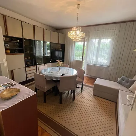 아파트 Apartman Pcelica 풀라