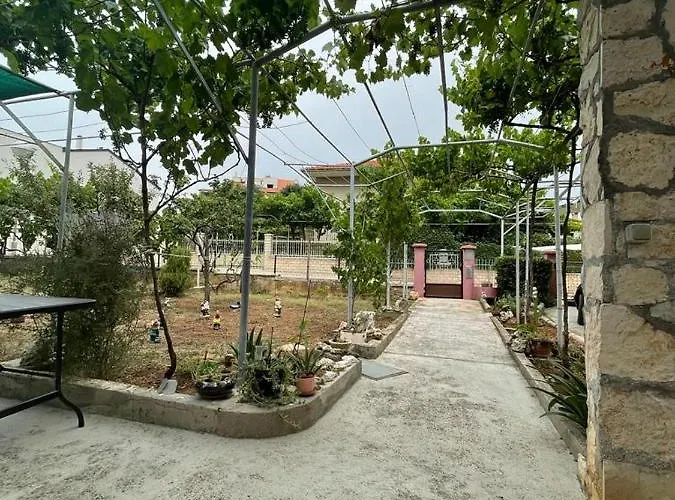 Apartment Apartman Pcelica *
